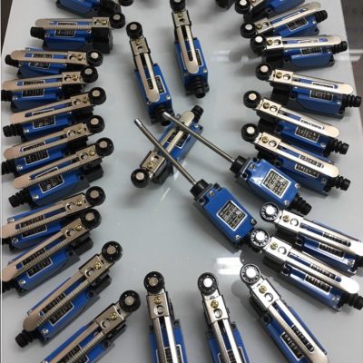 Phụ kiện cửa cuốn chống xổ lô